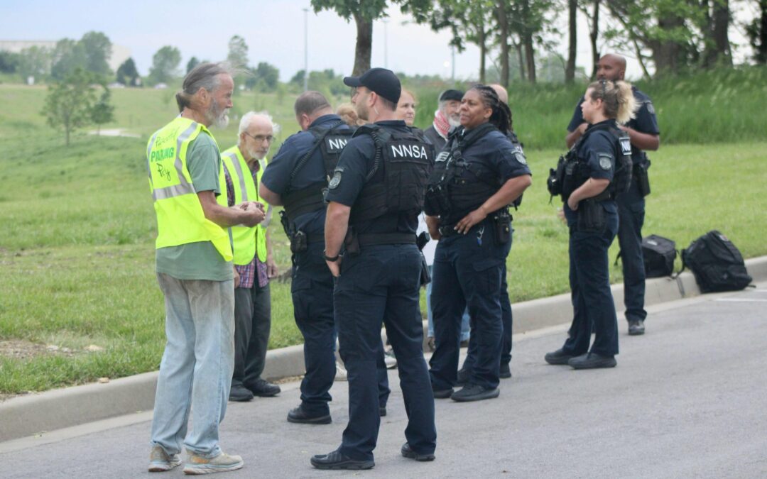 ‘No new nukes!’ say resisters at KC nuke plant